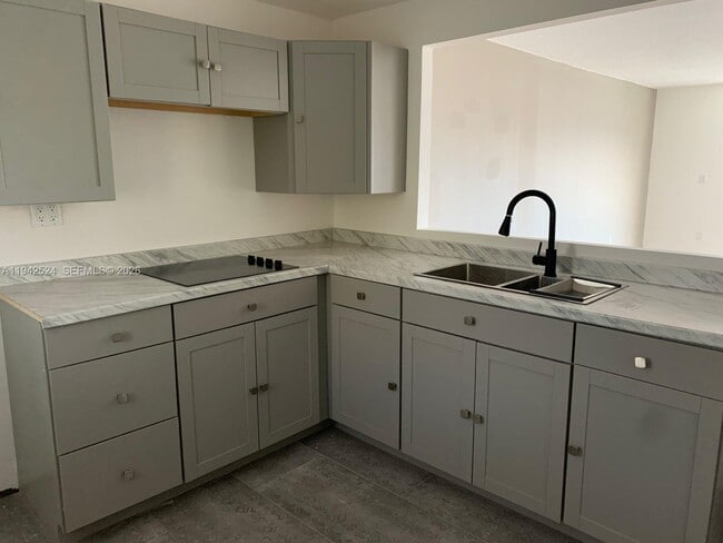 Foto del edificio - 3600 NE 170th St