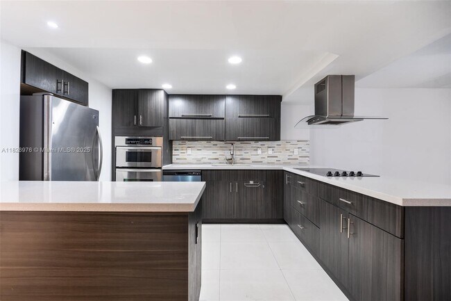 Building Photo - 20350 W Country Club Dr