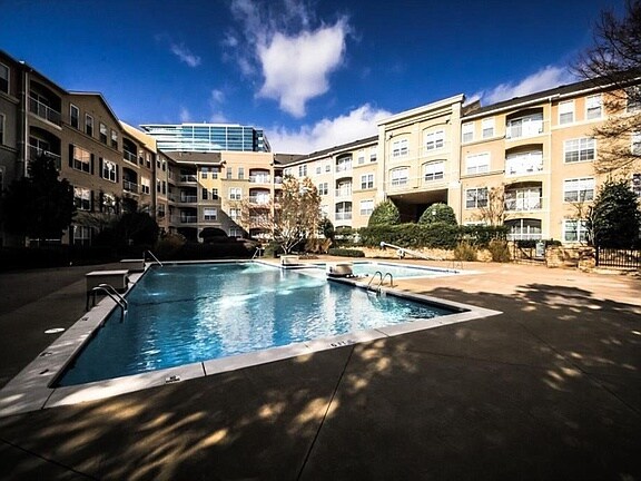 Foto del edificio - 10 Perimeter Summit Blvd NE