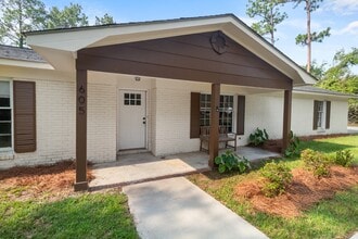 Building Photo - 605 Honeysuckle Ln