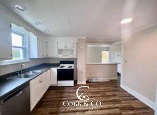 Foto del edificio - 3 Bedroom Home on 1.23 Acres with Detached Garage in Goochland – $1,750/mo