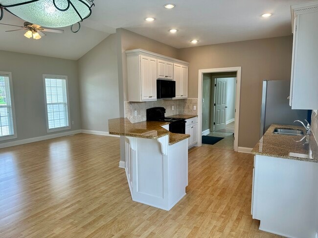 Building Photo - 618 Aberdeene Ct