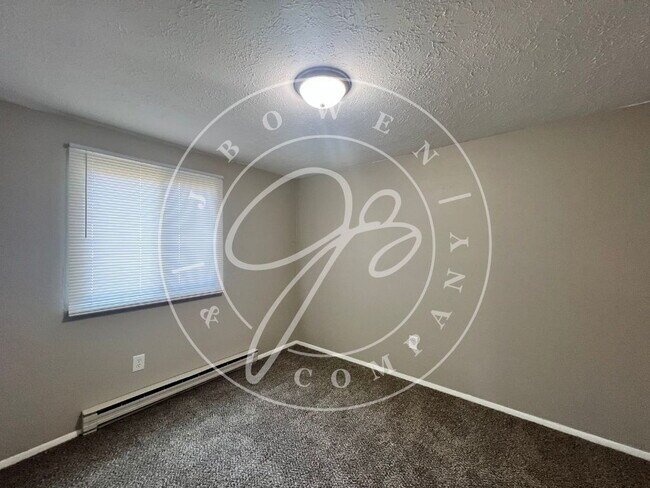 Foto del edificio - Completely updated 3 bedroom home with fin...