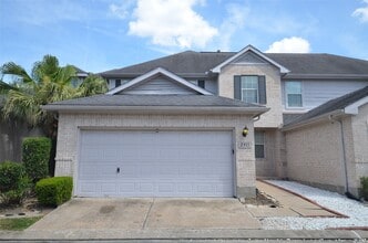 Building Photo - 2911 Meadowglen Cove