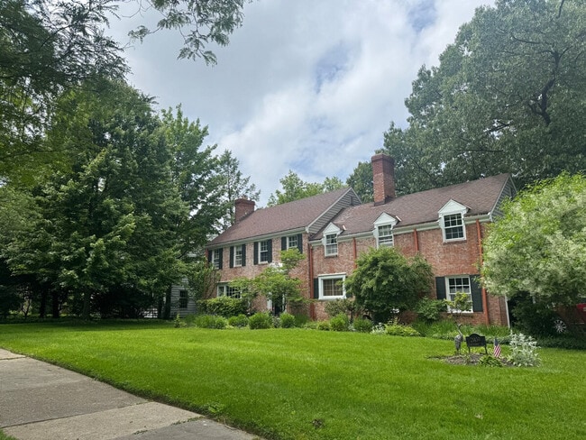 Building Photo - 21449 Fairmount Blvd