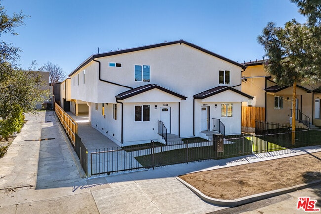 Foto del edificio - 1652 Murchison St