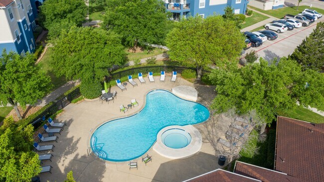 Foto del edificio - 901 Lakeside Cir