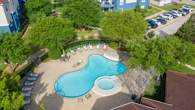 Foto del edificio - 901 Lakeside Cir