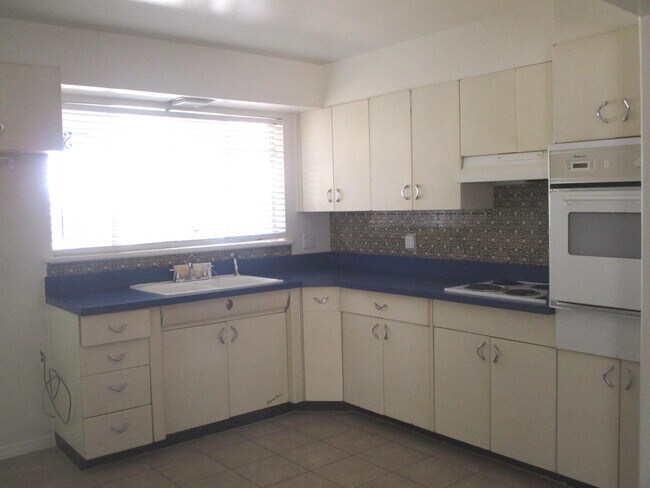 Building Photo - 6312 Fiesta Dr