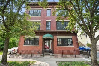 Building Photo - 130 Forest St