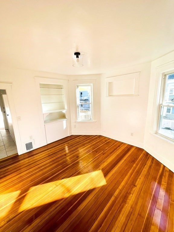 Building Photo - 11 Colonial Ave