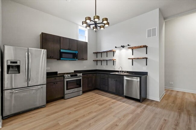 Foto del edificio - 3123 N California Ave