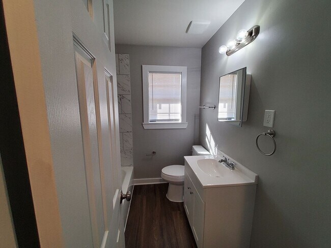 Building Photo - 3575 Kensett Dr