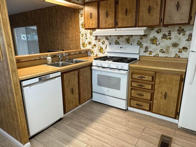 Building Photo - Enjoy Living at Lake Nacimiento