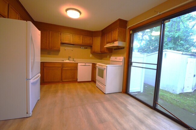 Foto del edificio - 246 Woodford Ave