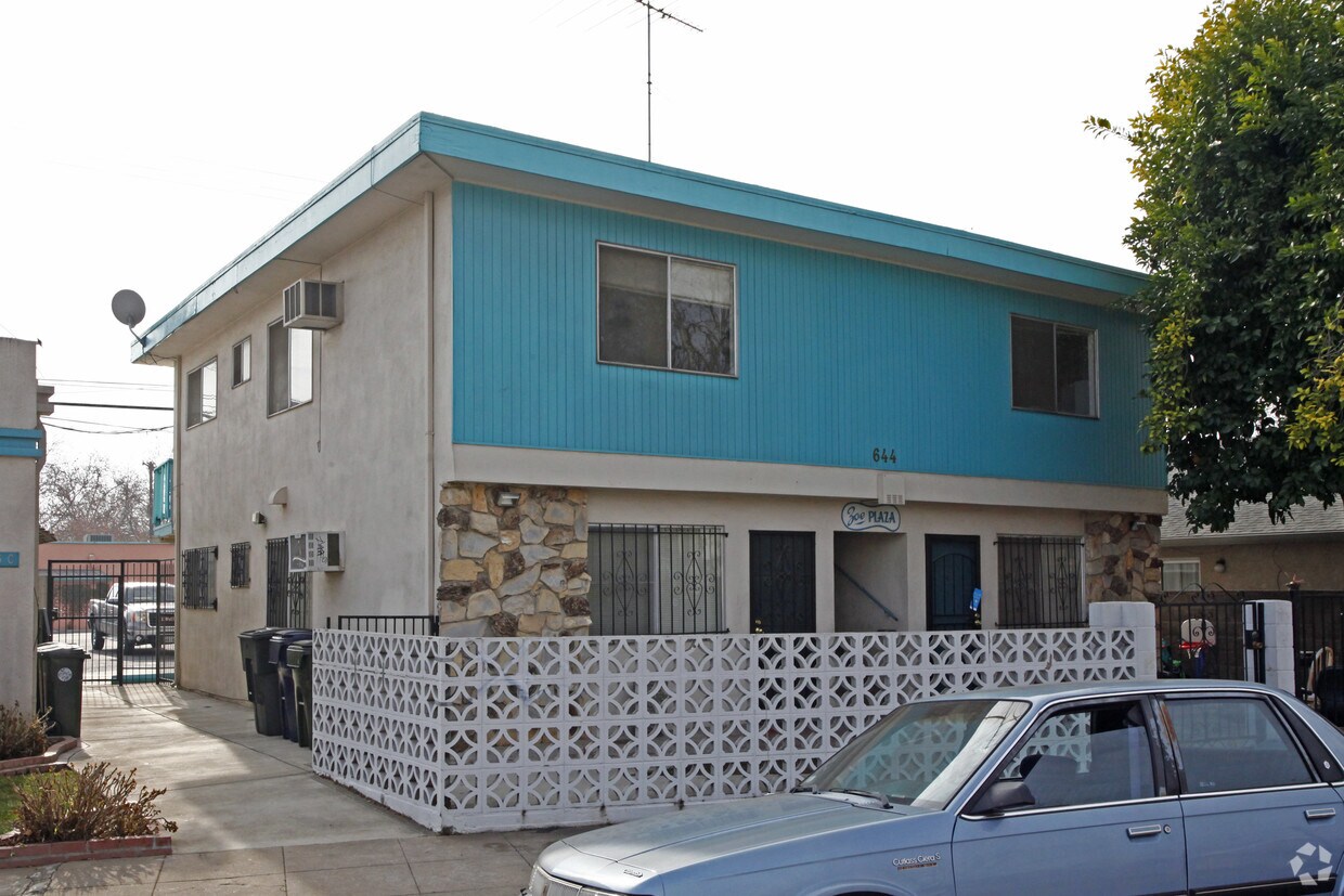 Primary Photo - Zoe Plaza Apartments