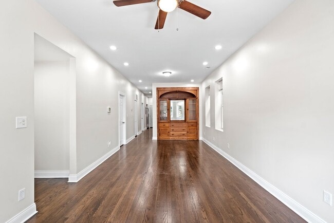 Foto del edificio - 4116 W Cermak Rd