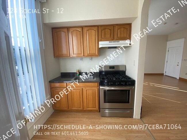 Building Photo - 128 Social St