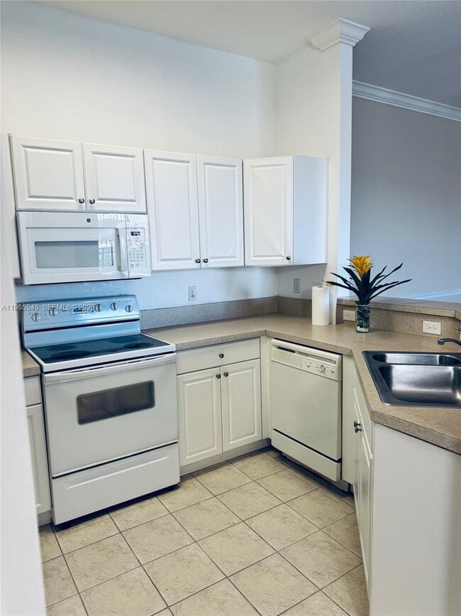 Building Photo - 4702 SW 160th Ave