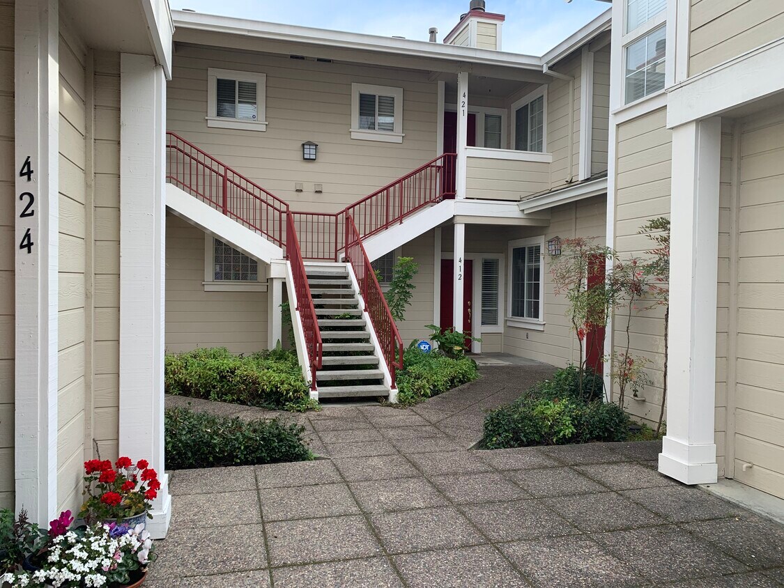 Primary Photo - 412 Skyline Dr