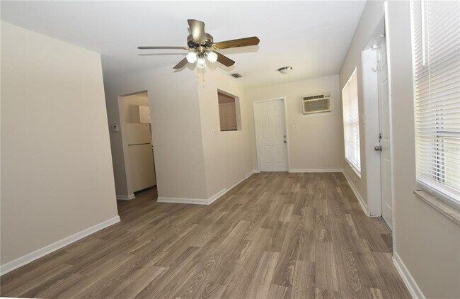 Foto del edificio - 10001 N 22nd St