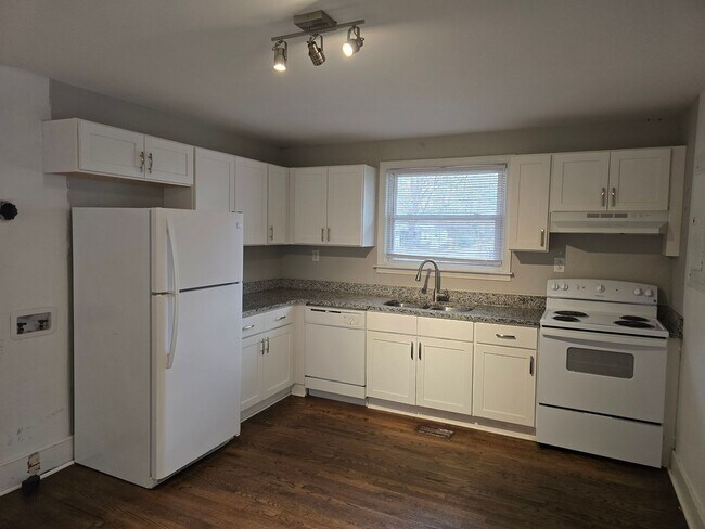 Foto del edificio - NEW LISTING!!!!!