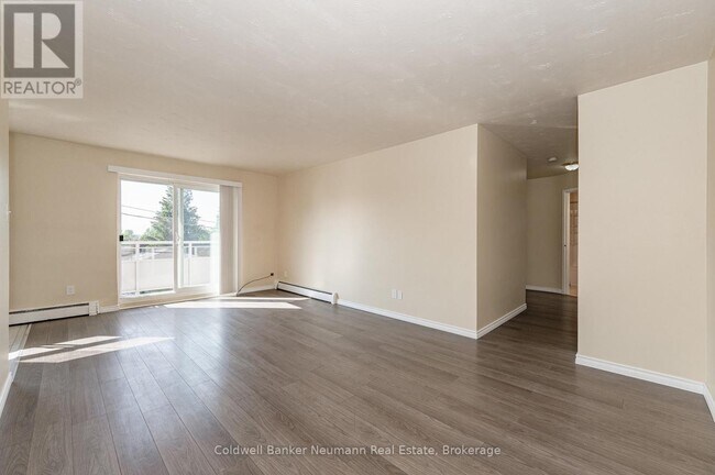 Building Photo - 10 Glenbrook Dr