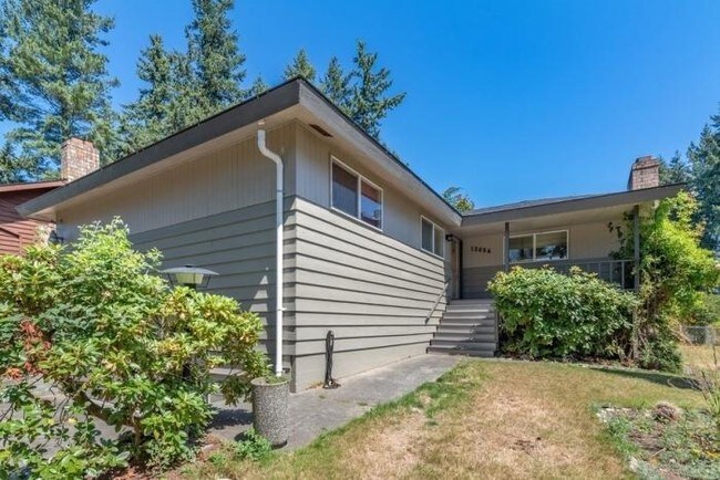 Building Photo - 4 bedroom in Seattle WA 98125