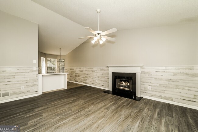 Building Photo - 33 Daisy Ln