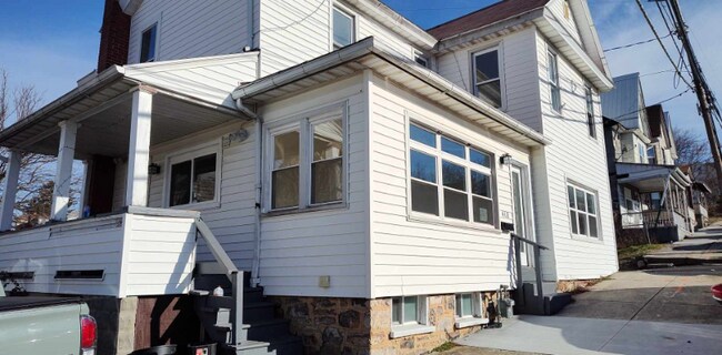 Building Photo - 410 12th St
