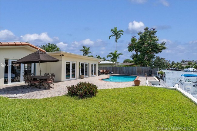Foto del edificio - 2252 Bayview Ln