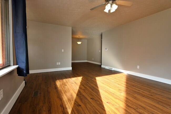 Building Photo - 1025 N 50th Ave
