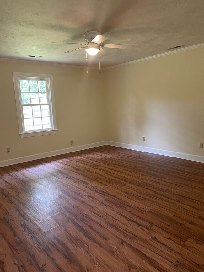 Building Photo - 308 Briarwood Lane