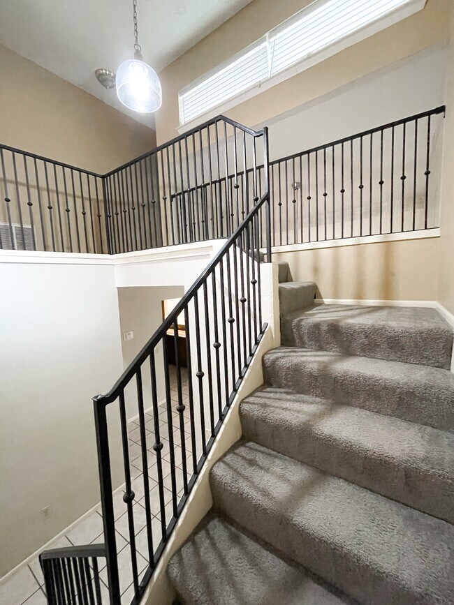 Foto del edificio - 12307 Cedar Springs Ln