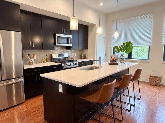 Foto del edificio - 4589 Riverside Way