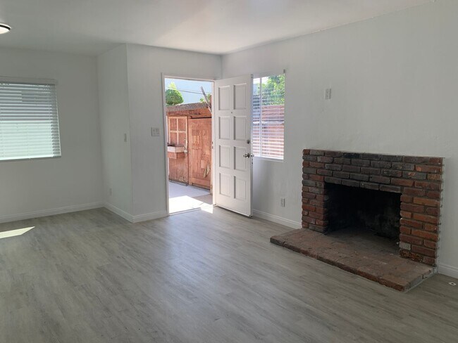 Foto del edificio - 4334 W 145th St