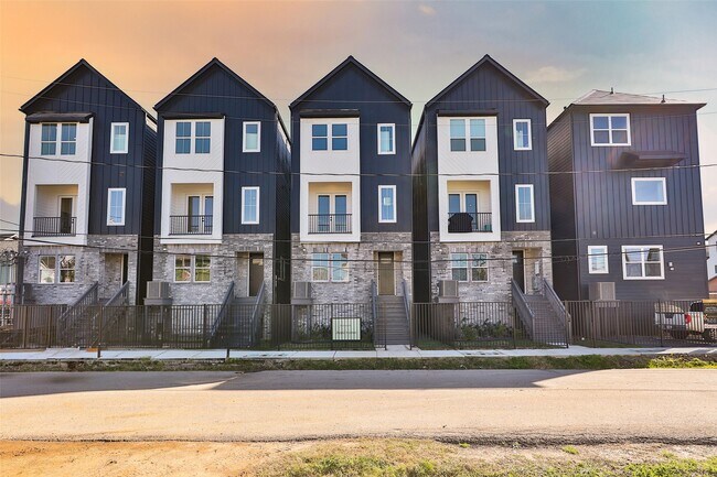 Foto del edificio - 1018A W 15th 1/2 St