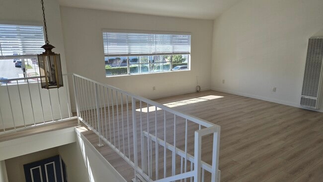 Sala de estar - 15810 Normandie Ave