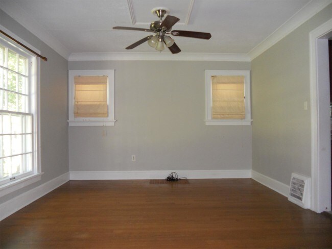 Building Photo - 524 Forest Dr SE