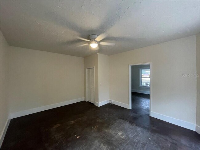 Building Photo - 138 W Howry Ave