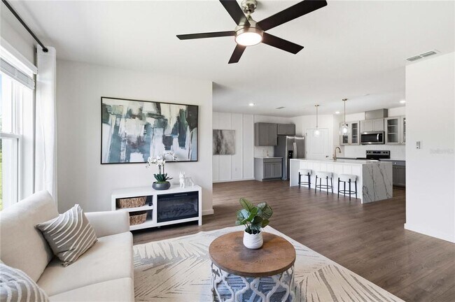 Foto del edificio - 1041 Champion Ridge Dr