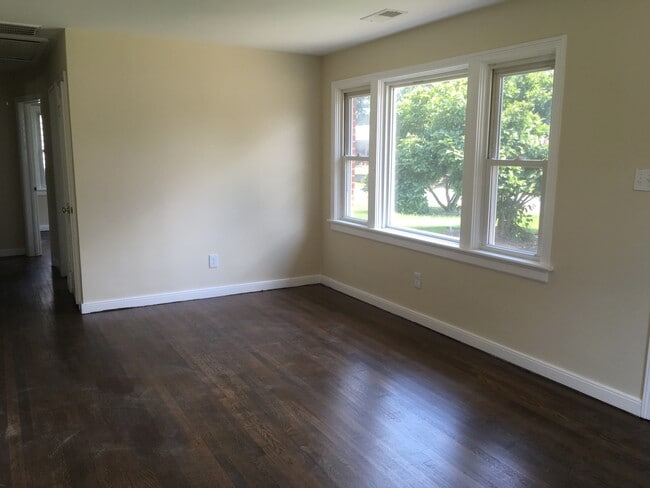 Building Photo - 1806 Parlow Dr