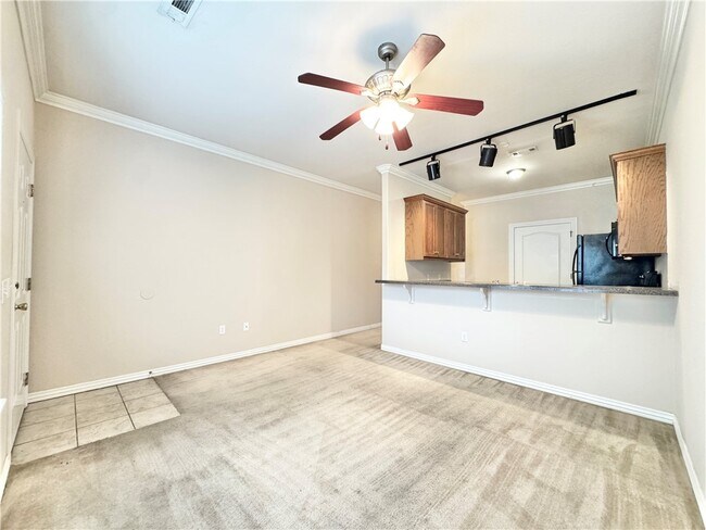 Foto del edificio - 2131 N Crossover Rd