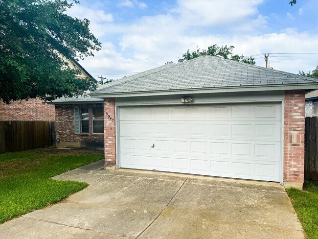 Building Photo - "Charming 3 Bed, 2 Bath Home in San Antoni...