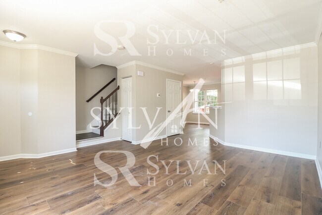 Foto del edificio - Updated 3 bedroom townhouse available now!