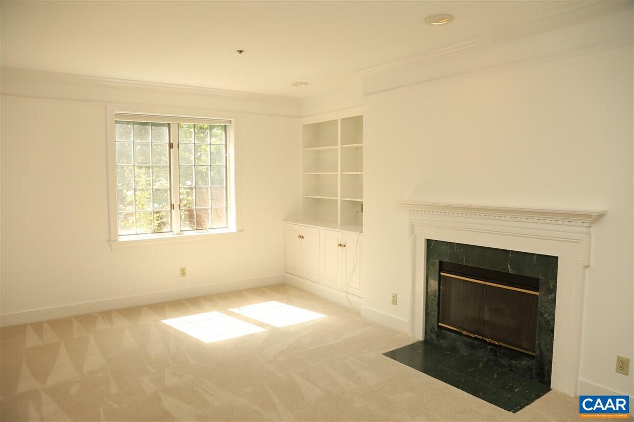 Primary Photo - 227 E Jefferson St