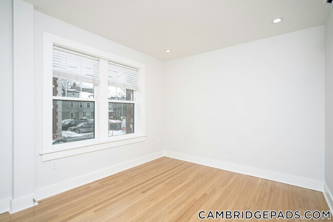 Building Photo - 17 Forest St