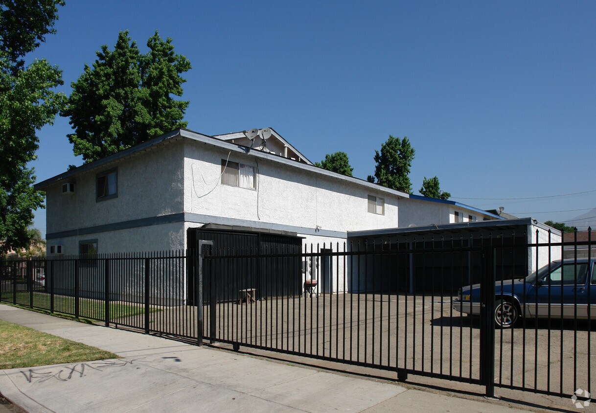 Building Photo - 1542 N 11th