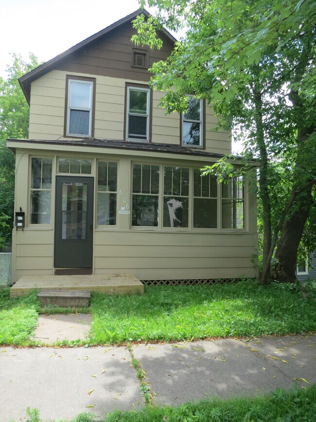 Foto del edificio - 606 E 6th St
