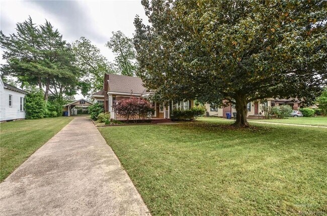 Building Photo - 3 br, 1 bath House - 3427 Broadmoor Blvd